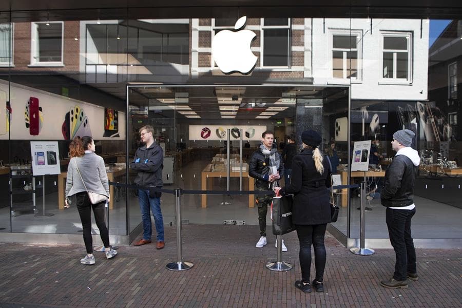 Apple cierra sus tiendas en el mundo