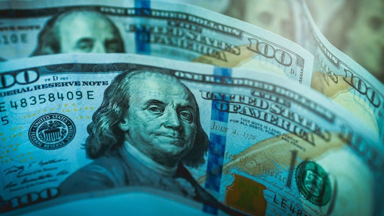 El dólar rompió la barrera de los $4.000 en la apertura.