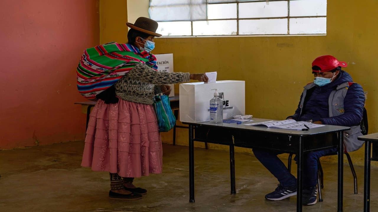 Según la Oficina Nacional de Procesos Electorales al 95% de las actas procesadas, el postulante de Perú Libre obtiene 50.167% de los votos válidos y la postulante de Fuerza Popular el 49.833% de los votos válidos.