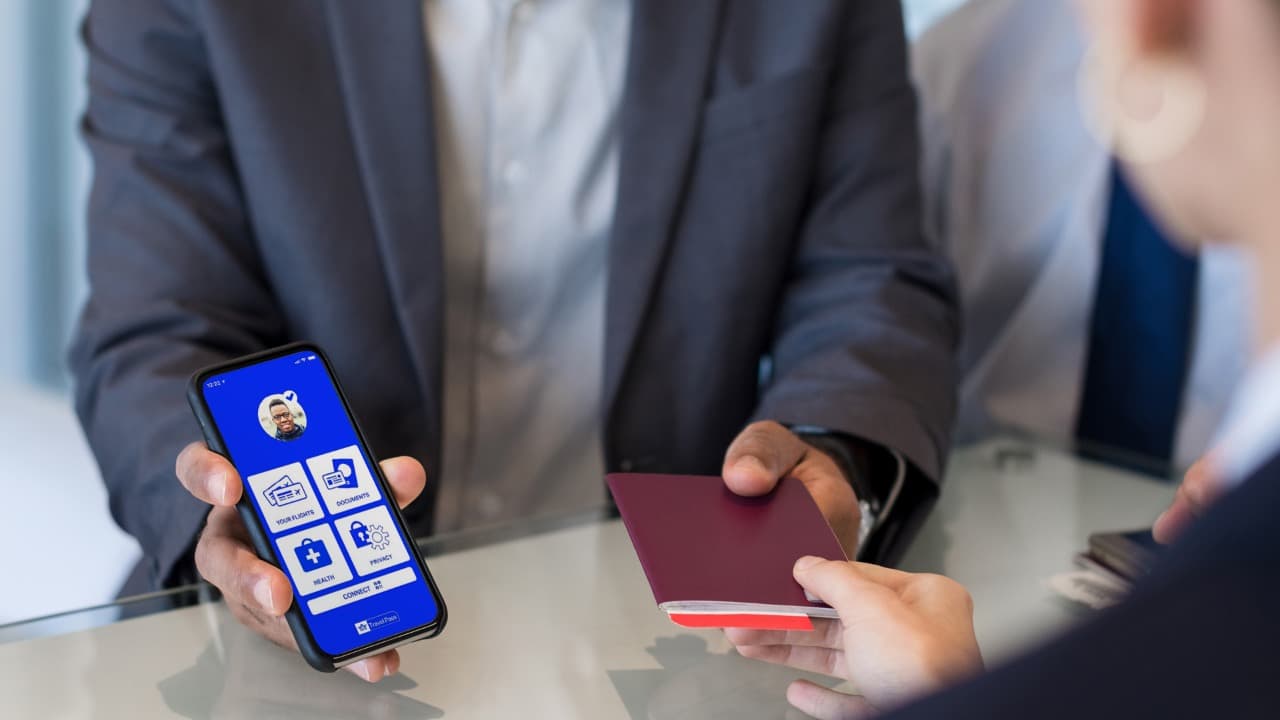 Latam Airlines usará app de pasaportes sanitarios en rutas entre Santiago, Lima y Miami