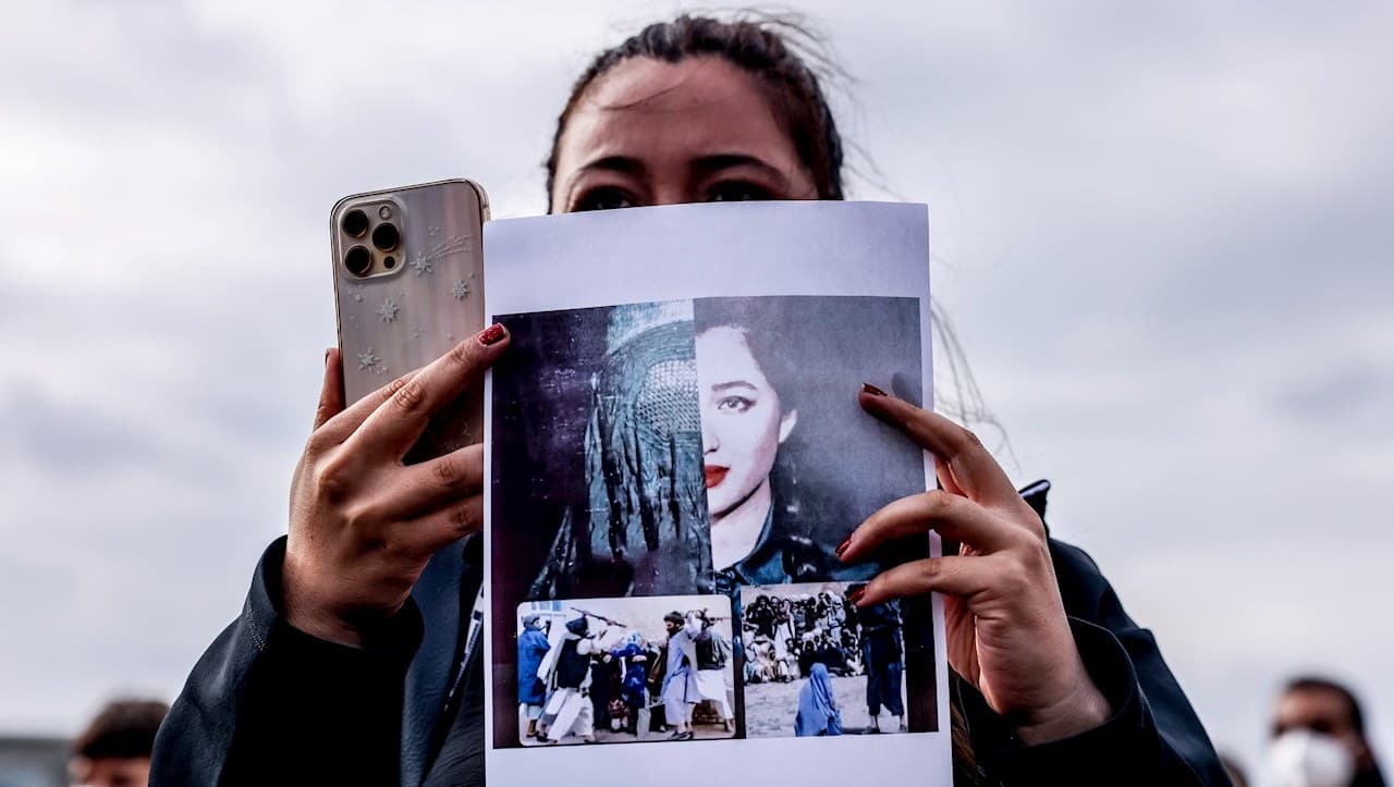 Afganistán: Chile recibirá a familias encabezadas por mujeres que podrían estar en peligro
