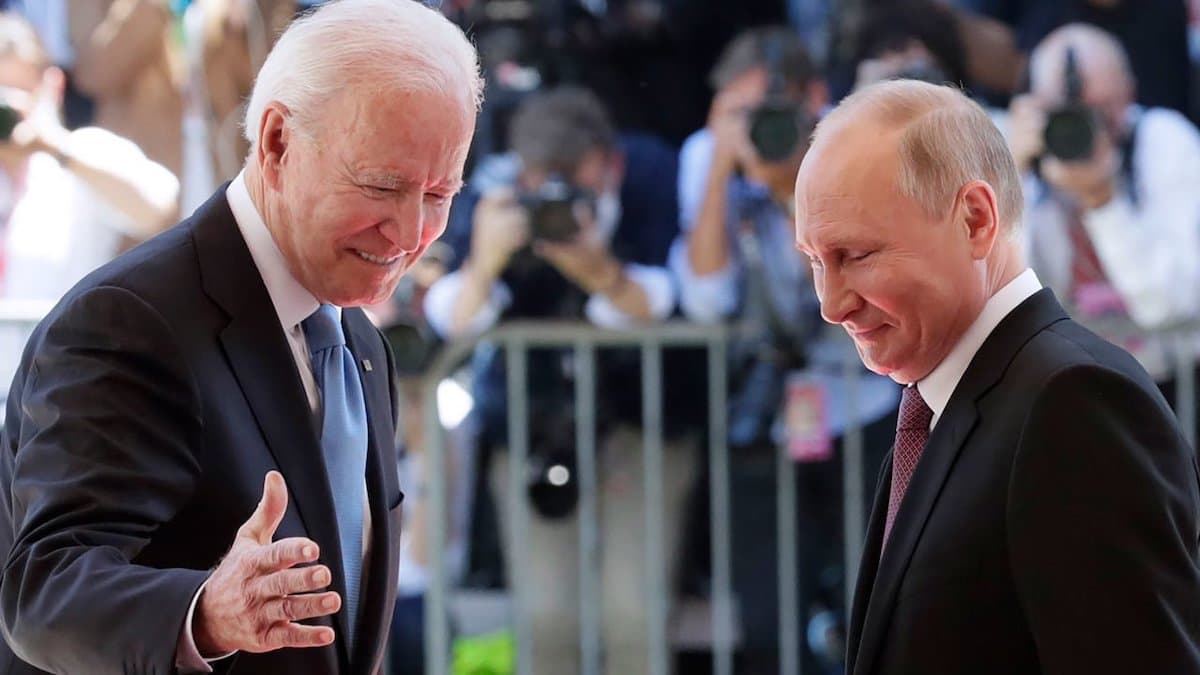 El presidente estadounidense Joe Biden y el presidente ruso Vladimir Putin. Foto: © Mikhail MetzelTASS / Getty Images.