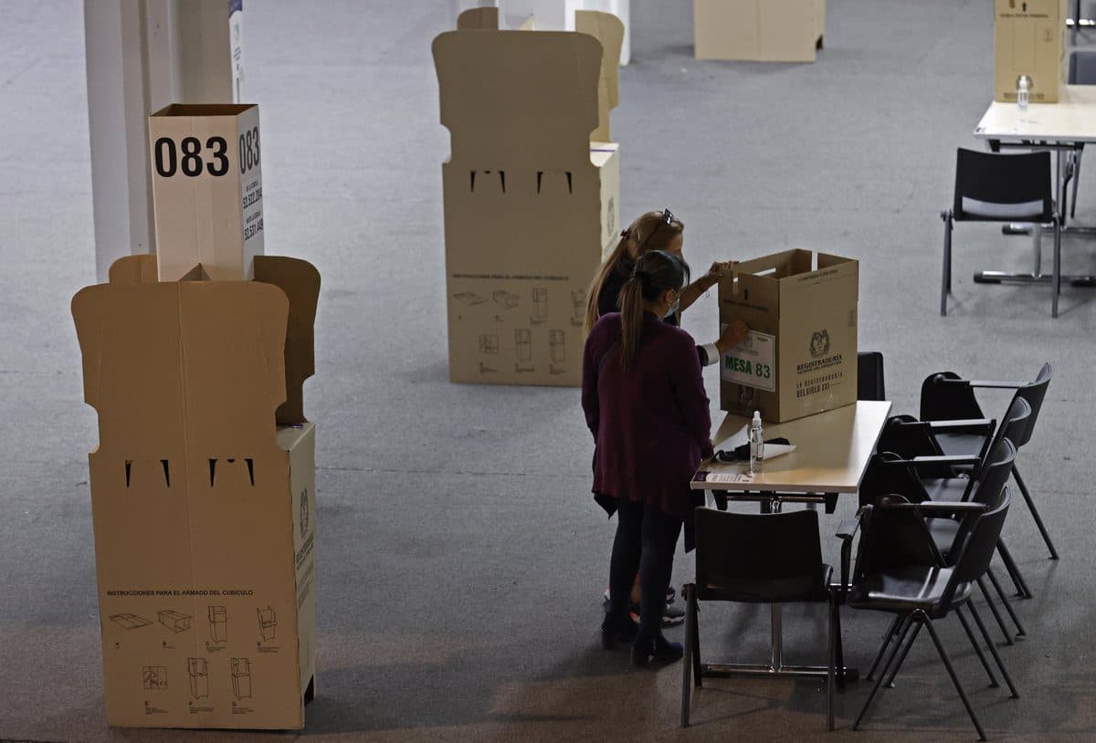 Elecciones votos urnas