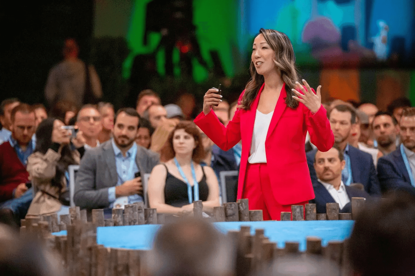 Clara Shih, CEO de Salesforce AI, habla en el evento Dreamforce del gigante tecnológico en octubre de 2023. FOTO CORTESÍA DE SALESFORCE