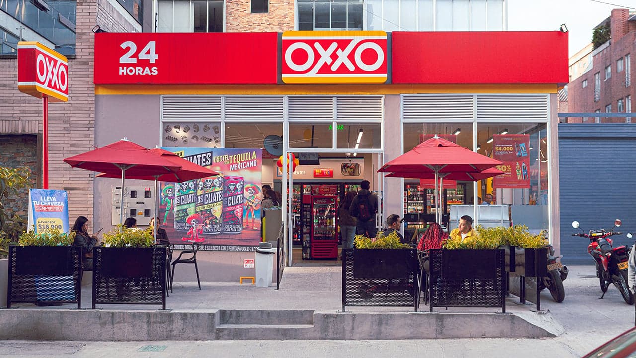 Puntored y OXXO integran servicios financieros en 650 tiendas y alcanzan $156.300 millones en transacciones