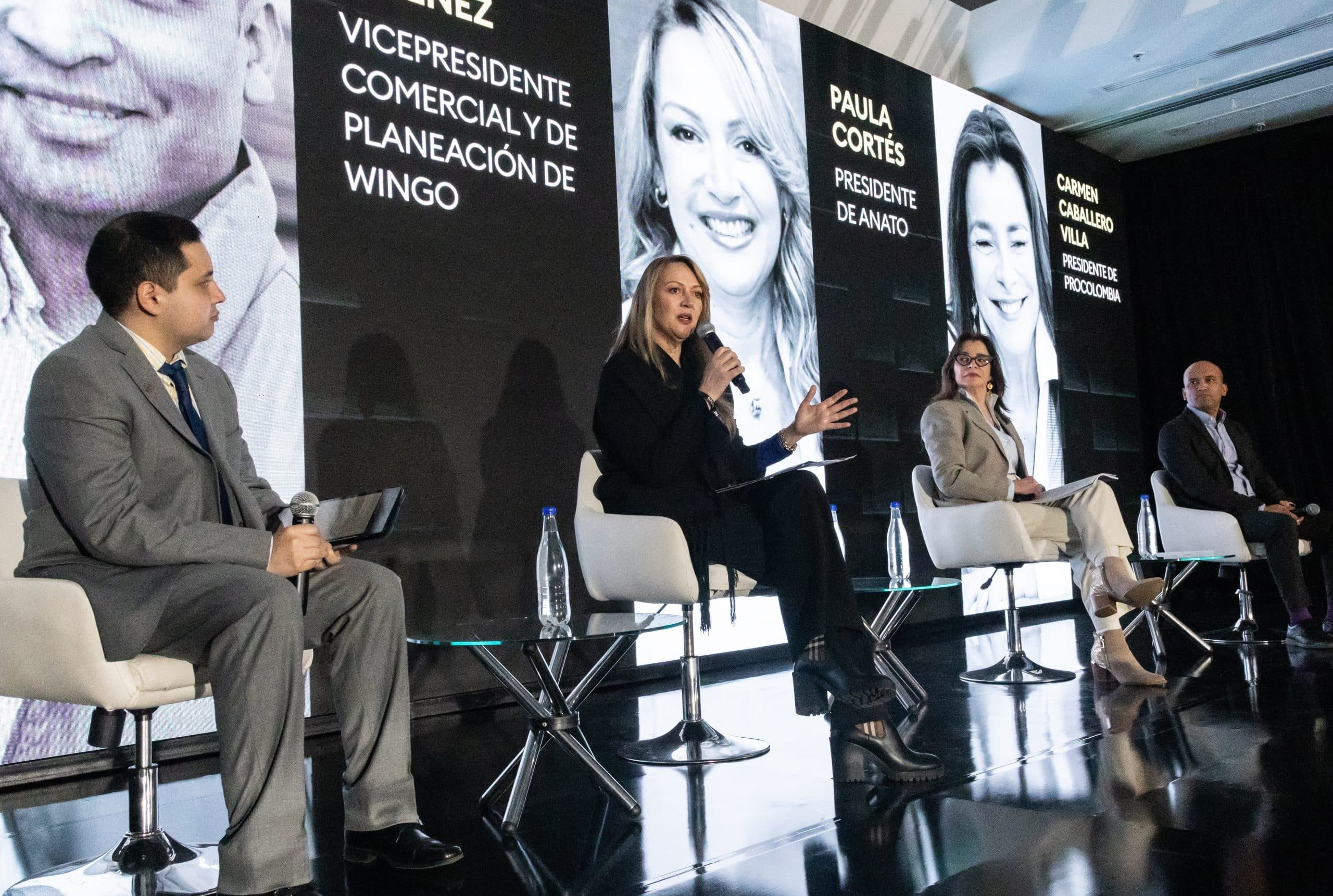 Jorge Jiménez, vicepresidente Comercial y de Planeación de Wingo, Paula Cortés, presidente de Anato, y Carmen Caballero Villa, presidente de ProColombia