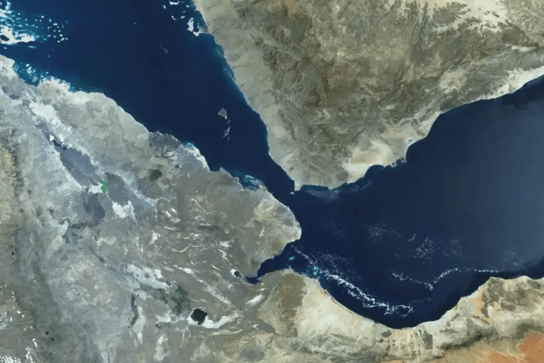 Irán amenaza ahora con cerrar el estrecho de Bab al-Mandeb tras advertencias de Trump