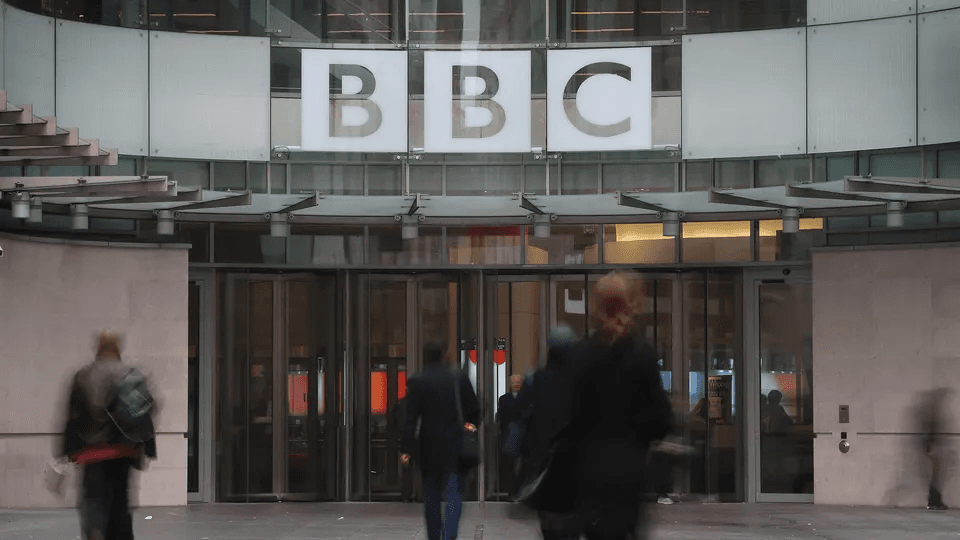 La BBC recortará un 10 % de su plantilla, unos 2.000 empleos, en tres años