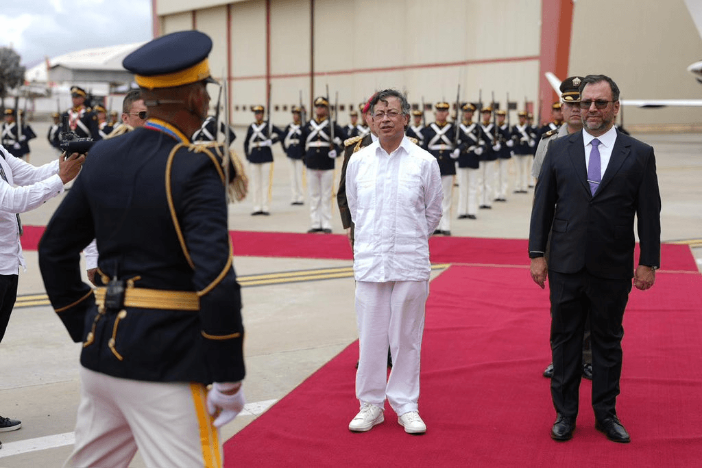 El presidente Gustavo Petro llega a Venezuela para reunirse con Delcy Rodríguez