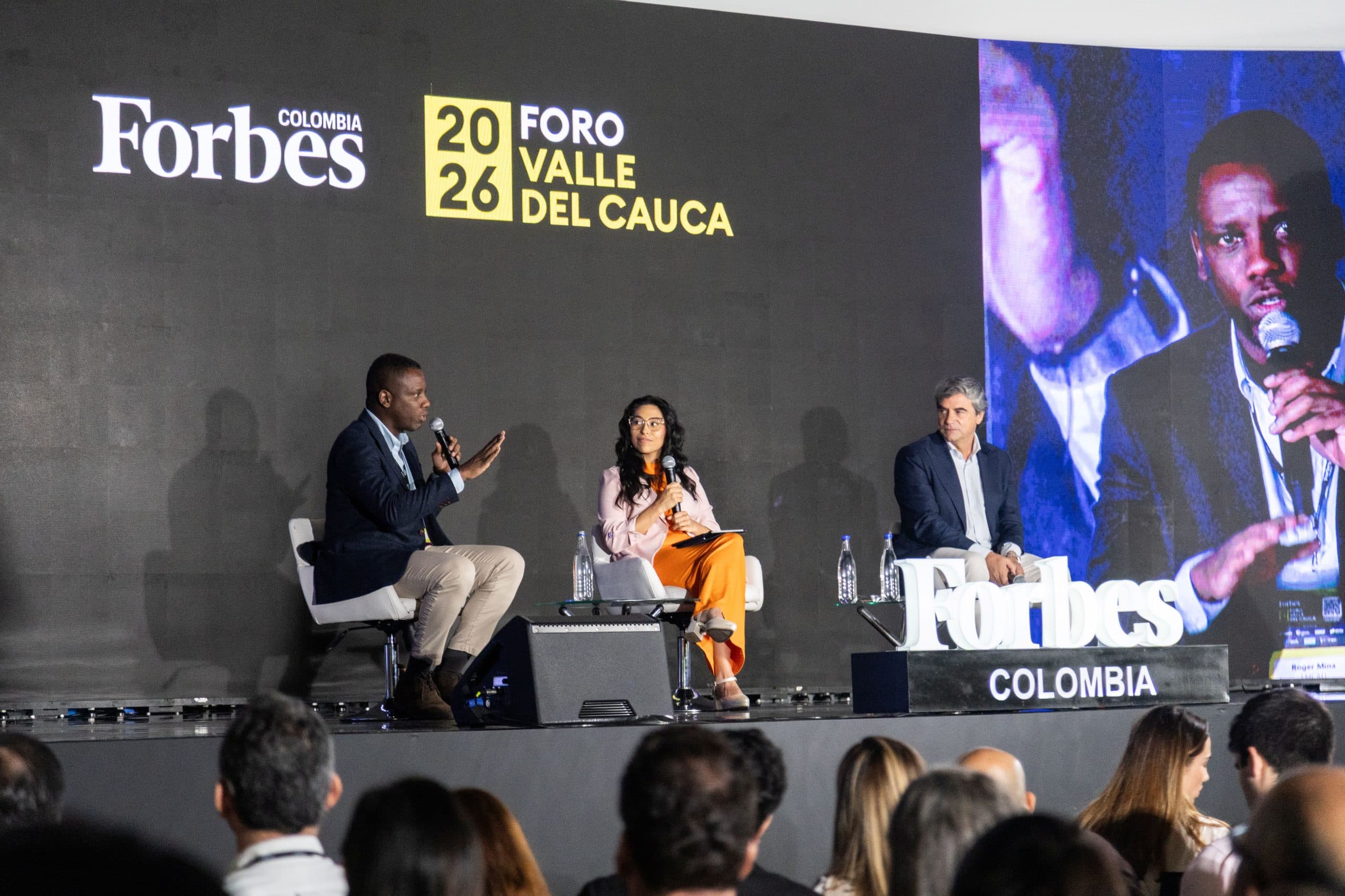 Roger Mina, gerente general de EMCALI, y Eduardo Martín, vicepresidente corporativo de STF Group. Foto © Diana Rey Melo- Forbes Colombia