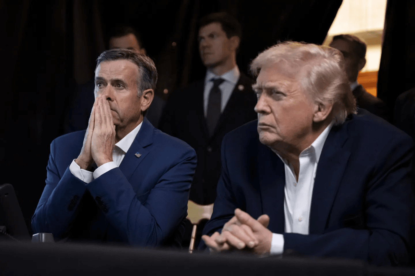 El director de la CIA visita Cuba, mientras el país se queda sin petróleo, y Trump contempla tomar el poder