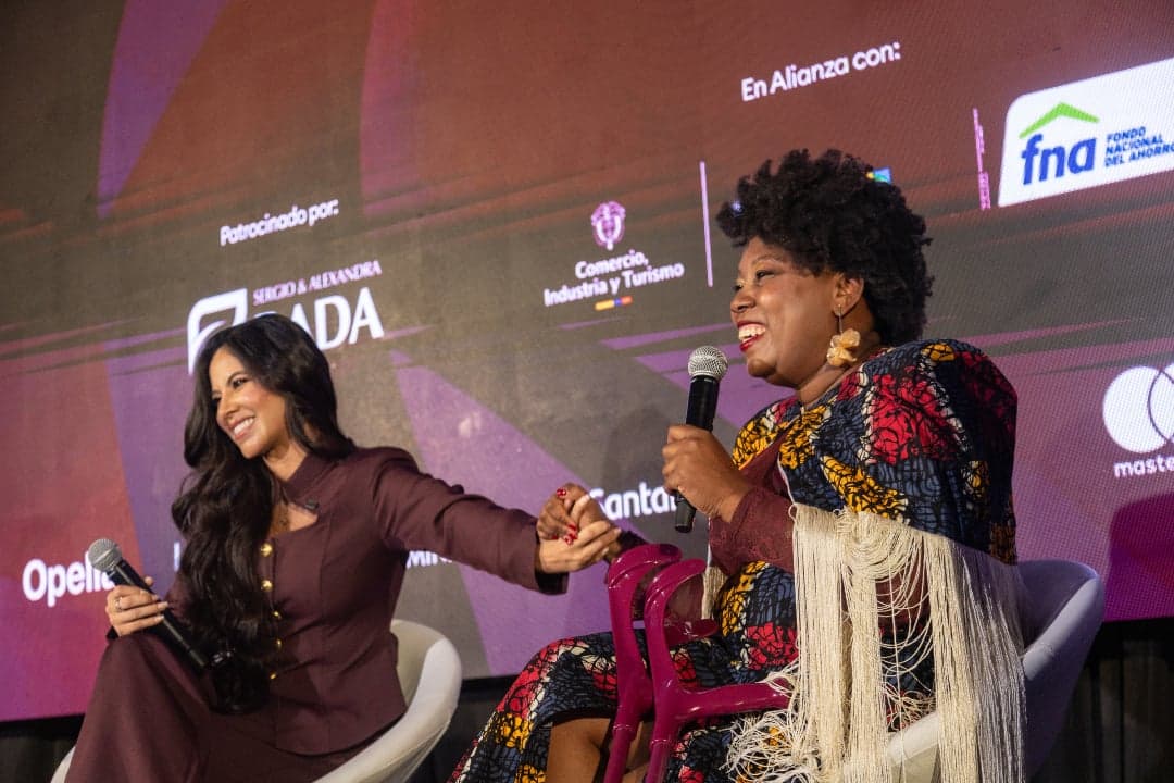 María Prieto, CEO y fundadora de Mujeres con Poder Chechy Murillo, Creadora de la Fundación Moda y Flores, y Mujer Cafam 2026