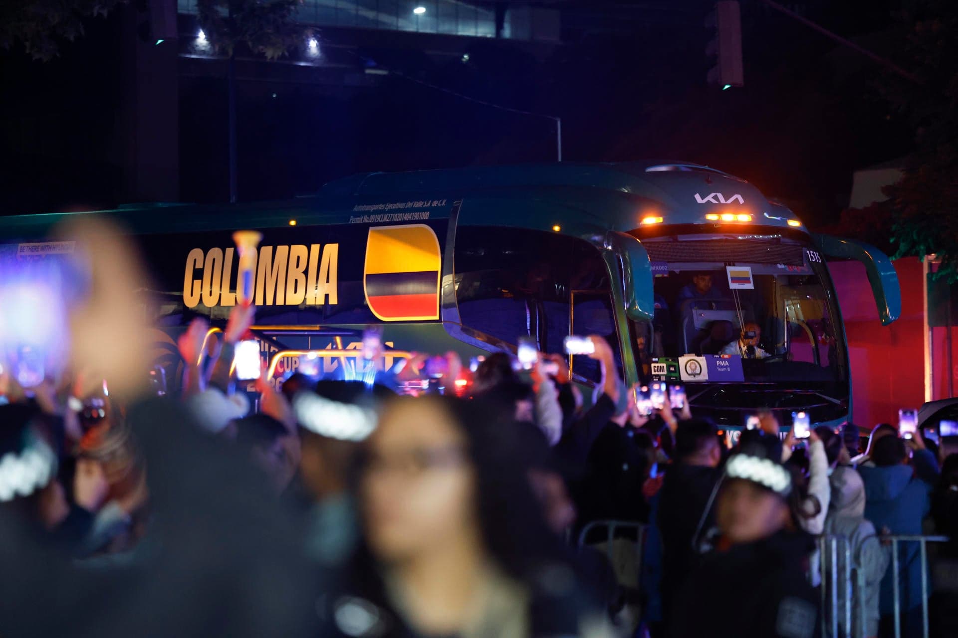 Unos 3.000 aficionados colombianos se concentraron en zonas emblemáticas de Ciudad de México