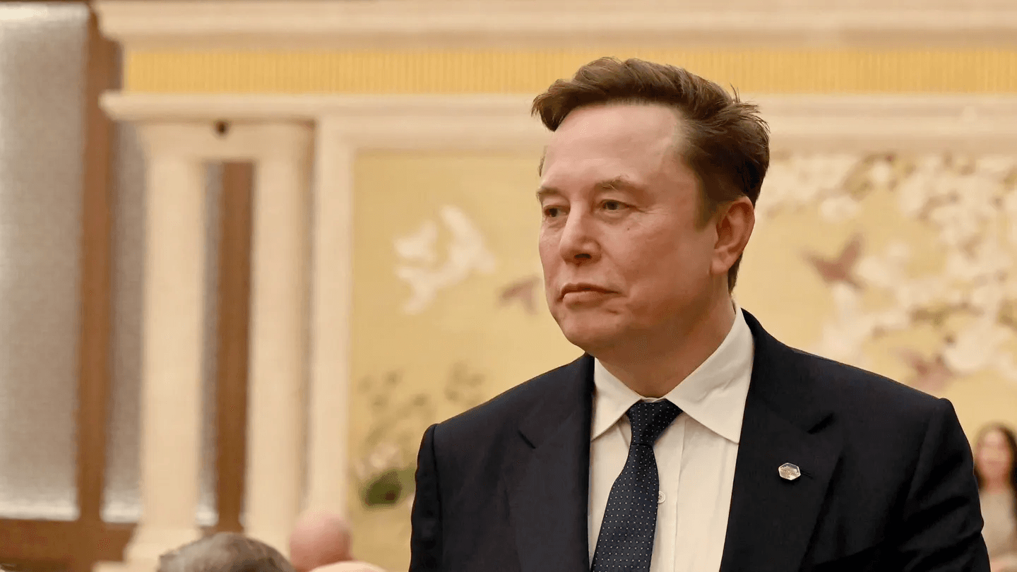 Patrimonio de Elon Musk cae en US$50.000 millones en medio del desplome de Tesla, mientras se acerca a convertirse en billonario