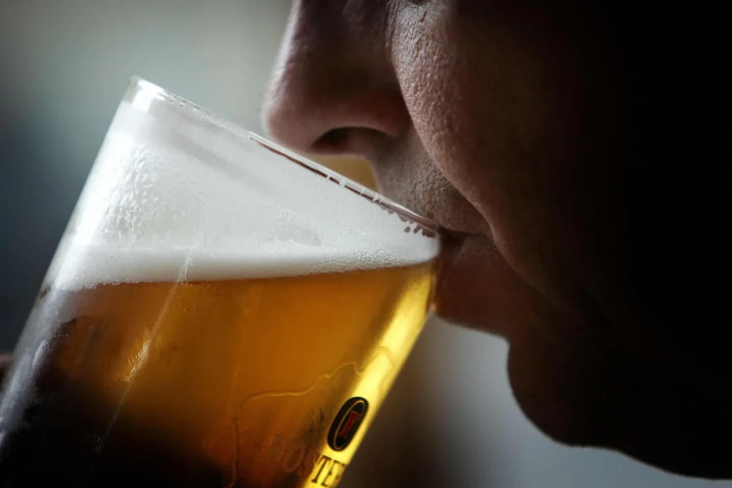 El fármaco de Ozempic y Wegovy podría tratar el trastorno por consumo de alcohol, según un ensayo clínico