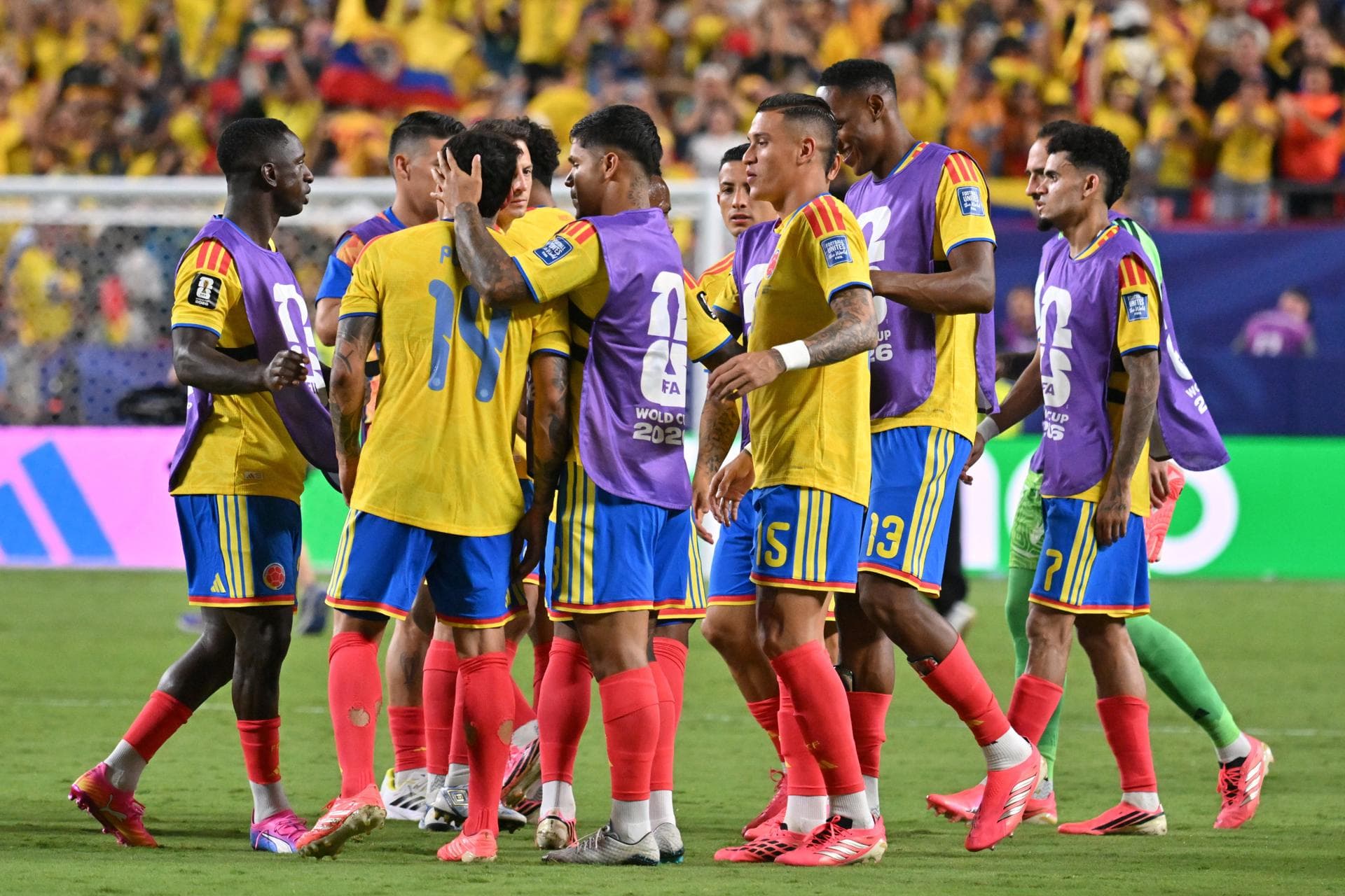 Federación Colombiana de Fútbol pide a Fiscalía investigar las amenazas contra Campaz