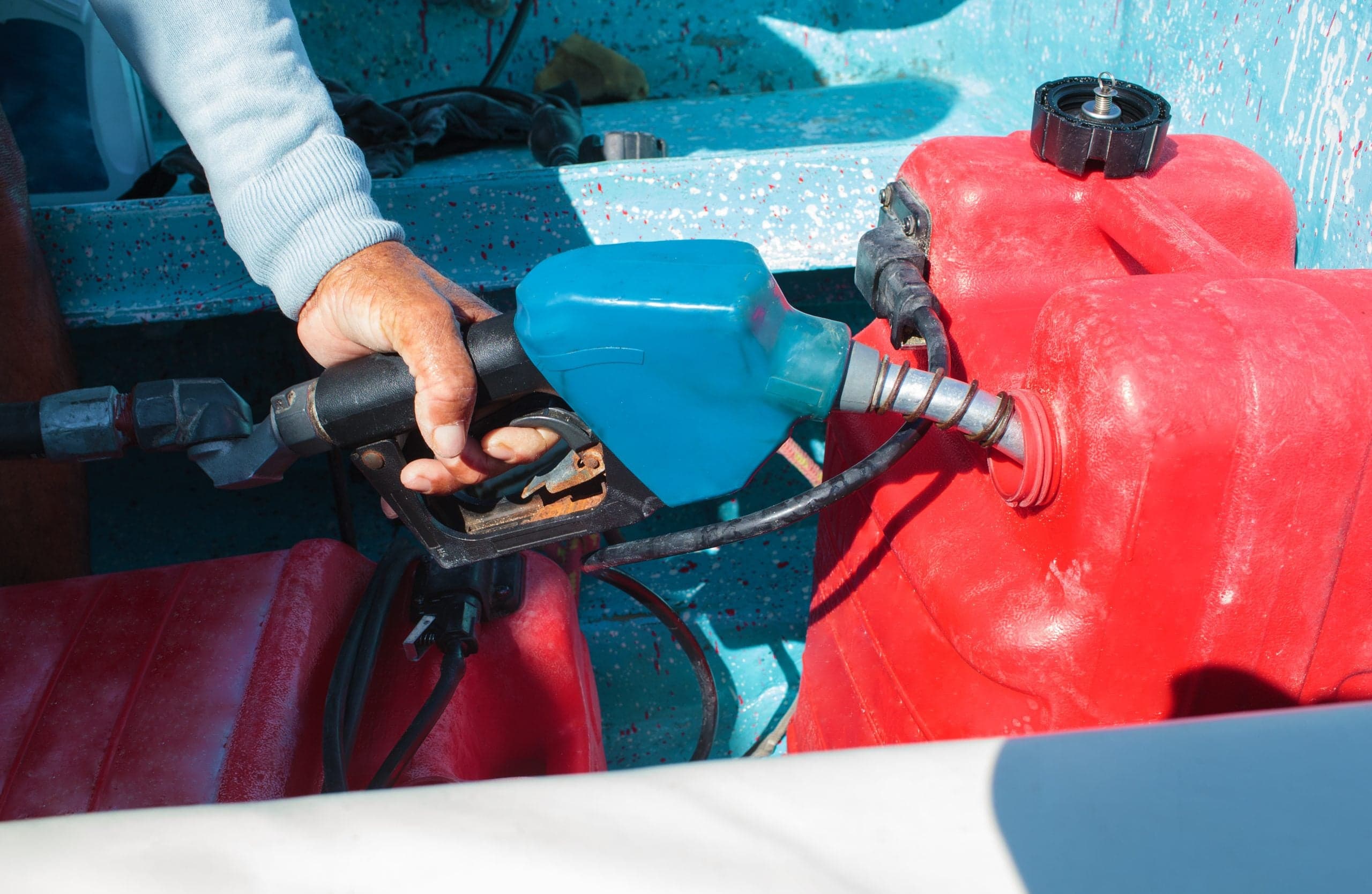 Venta ilegal de combustibles le habría quitado más de $2.600 millones a las regiones, según ACP