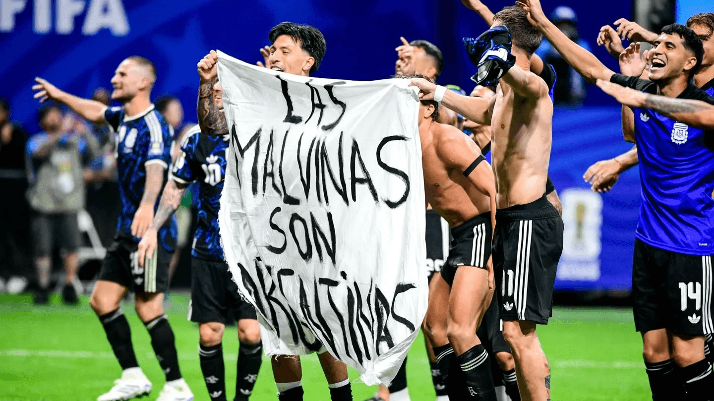 La polémica pancarta argentina sobre las Malvinas podría provocar una sanción de la FIFA por su mensaje político