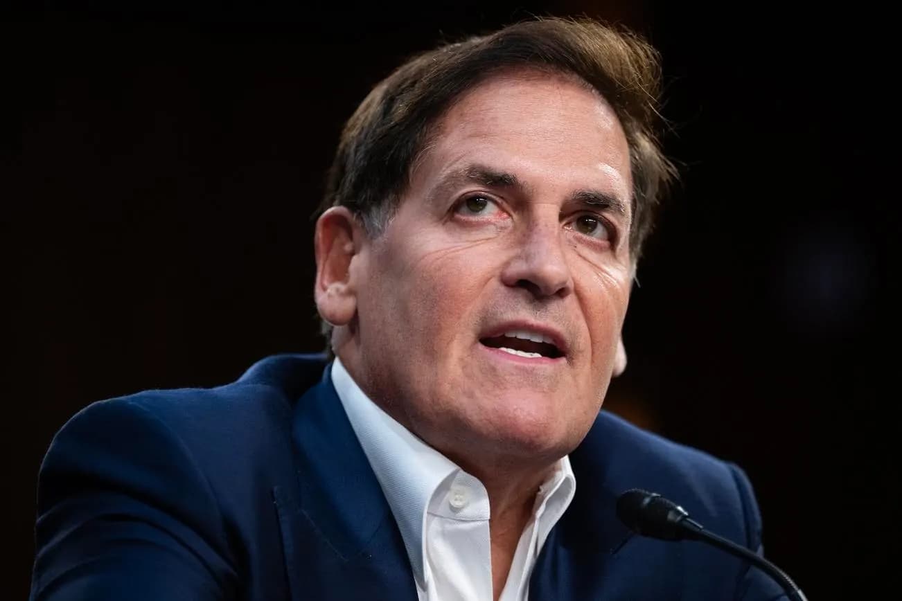 Mark Cuban, cofundador de Cost Plus Drugs, testifica durante la audiencia del Comité Especial del Senado sobre el Envejecimiento titulada "Modernización de la atención médica: cómo los servicios con precios competitivos mejoran los resultados y reducen los costos". Tom Williams/CQ-Roll Call, Inc vía Getty Images