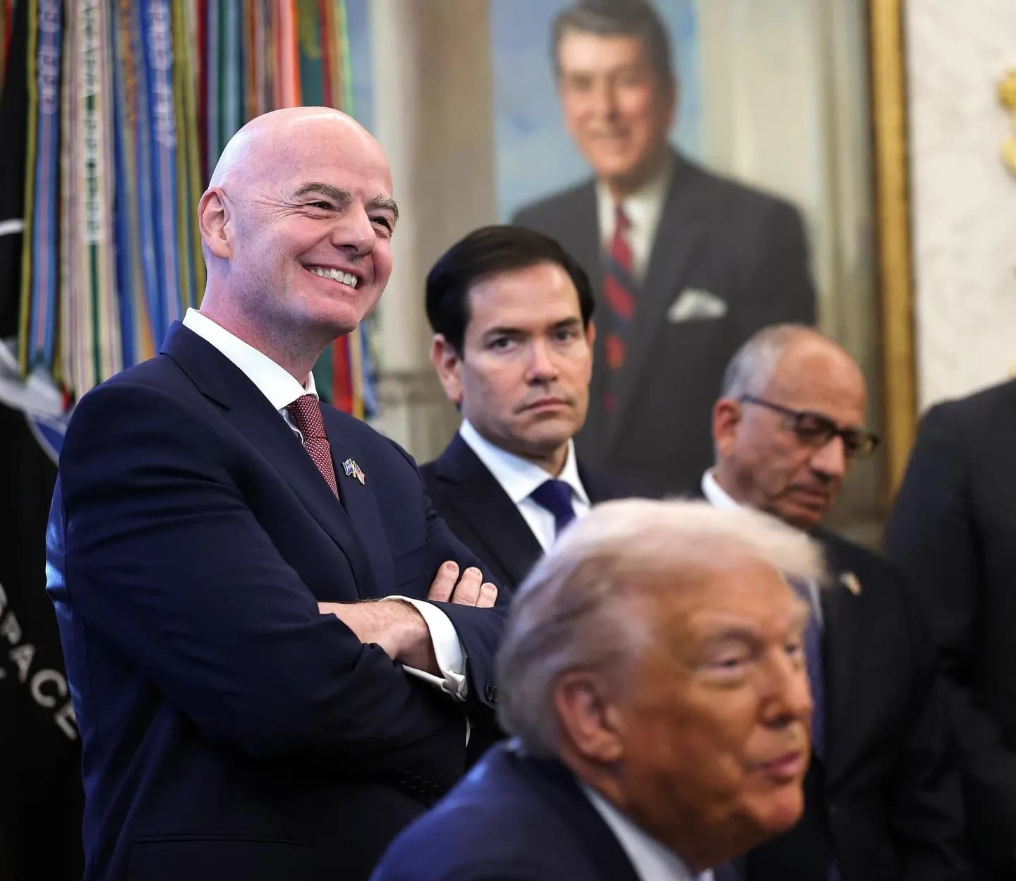 Infantino pierde apoyo en la FIFA mientras crecen las presiones para que renuncie