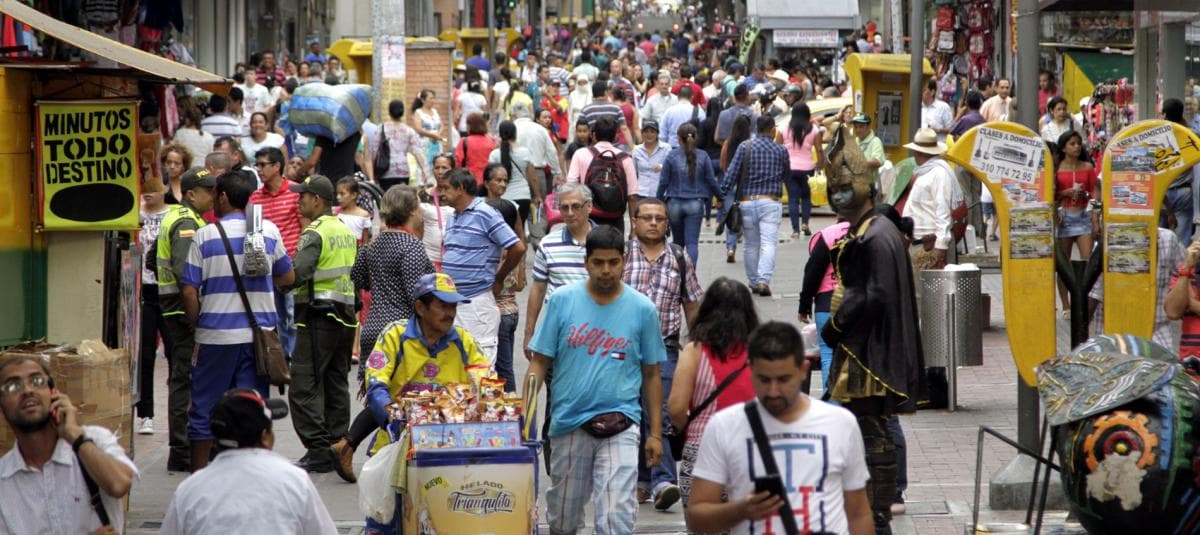 Aumento del salario mínimo frena la creación de 50.000 empleos formales al año en Antioquia: estudio