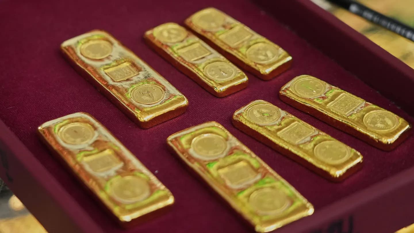El oro alcanzó el miércoles su precio más alto desde principios de junio. (Foto AP/Sakchai Lalit) © 2026 The Associated Press. Todos los derechos reservados.