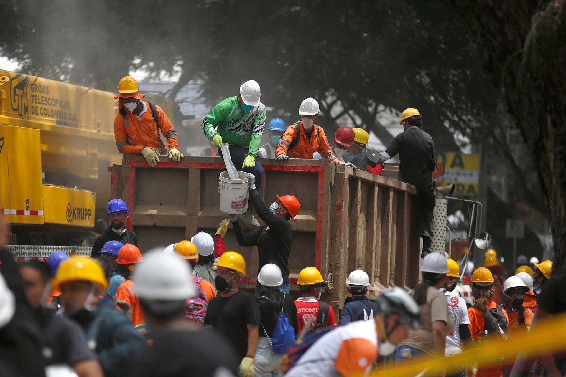 Rescatistas de EE.UU. llegan a Colombia mientras Gobierno no autoriza ingreso de brigada militar mexicana