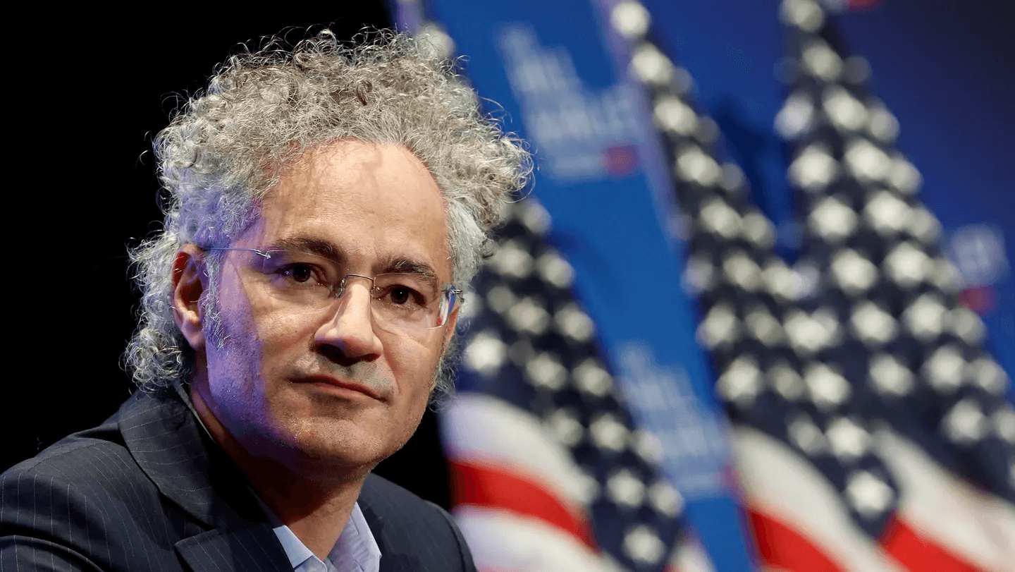 El CEO de Palantir, Alex Karp, asciende 67 puestos en la lista de multimillonarios de Forbes mientras las acciones se disparan un 30%