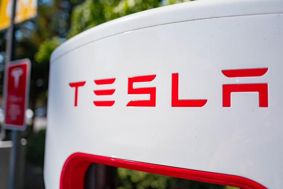China ordena el mayor retiro de vehículos de Tesla de su historia, con casi 3 millones de autos