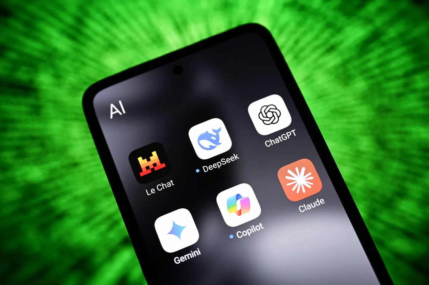 Un hacker chino utilizó inteligencia artificial para atacar a más de 100 empresas en uno de los mayores ataques informáticos con IA hasta la fecha.