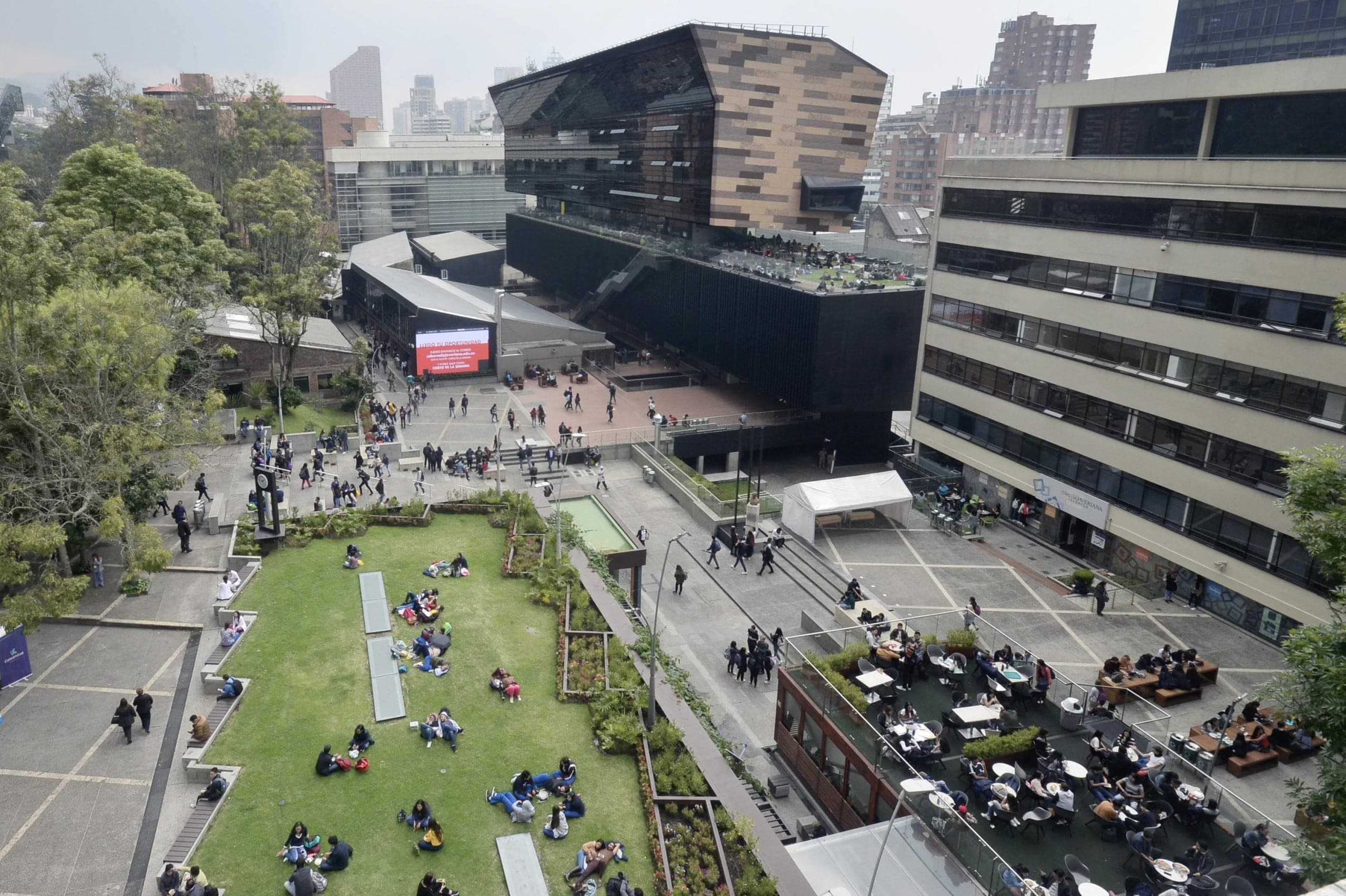 El pregrado todavía paga en Colombia, pero los universitarios ganan menos que hace 15 años
