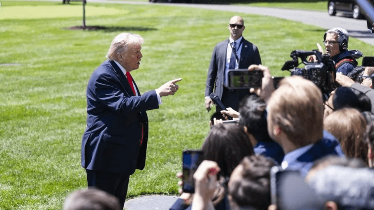 Donald Trump suspende el acceso a la Casa Blanca a CNN, MSNOW y Politico