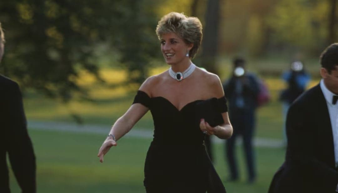 El “vestido de la venganza” de la princesa Diana sale de tour antes de su subasta final