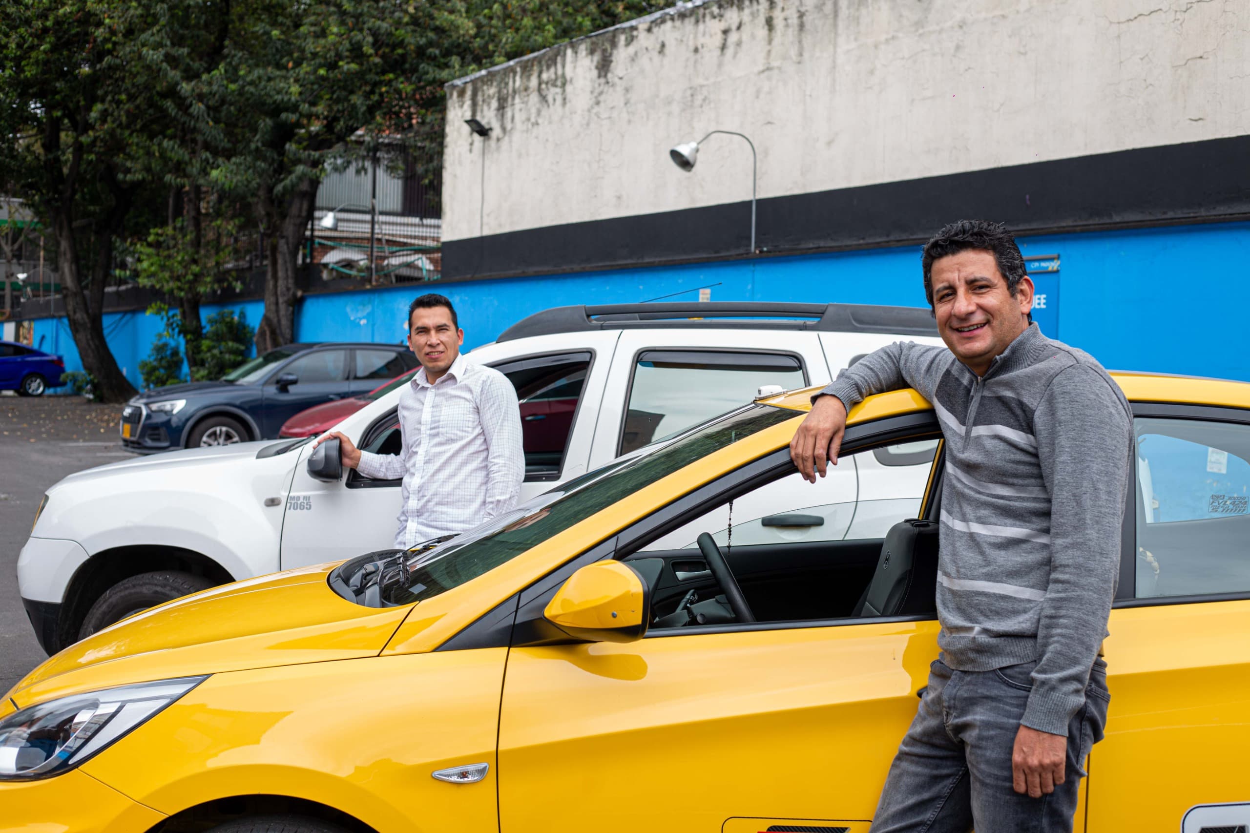 Taxi y camioneta de servicio especial Cabify para Empresas